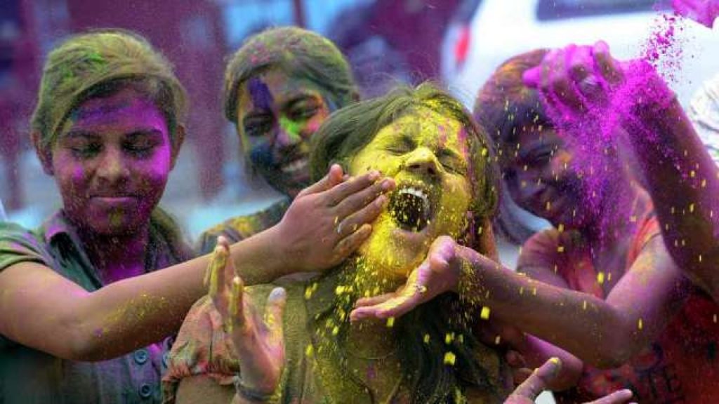 Holi Pictures 2019