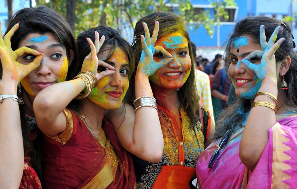 Indian students celebrate Holi